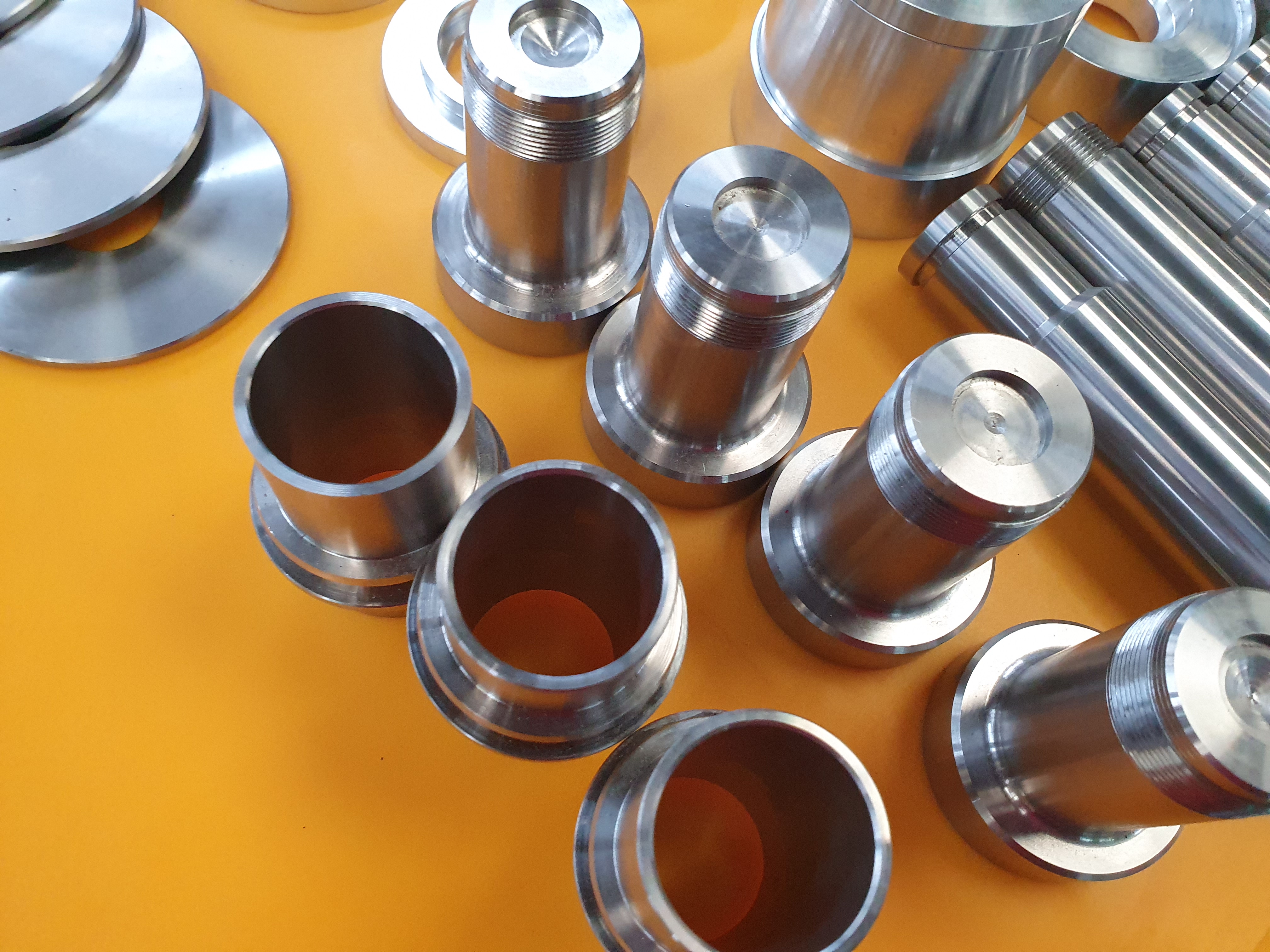 Bujes y flechas de precisión EDRA