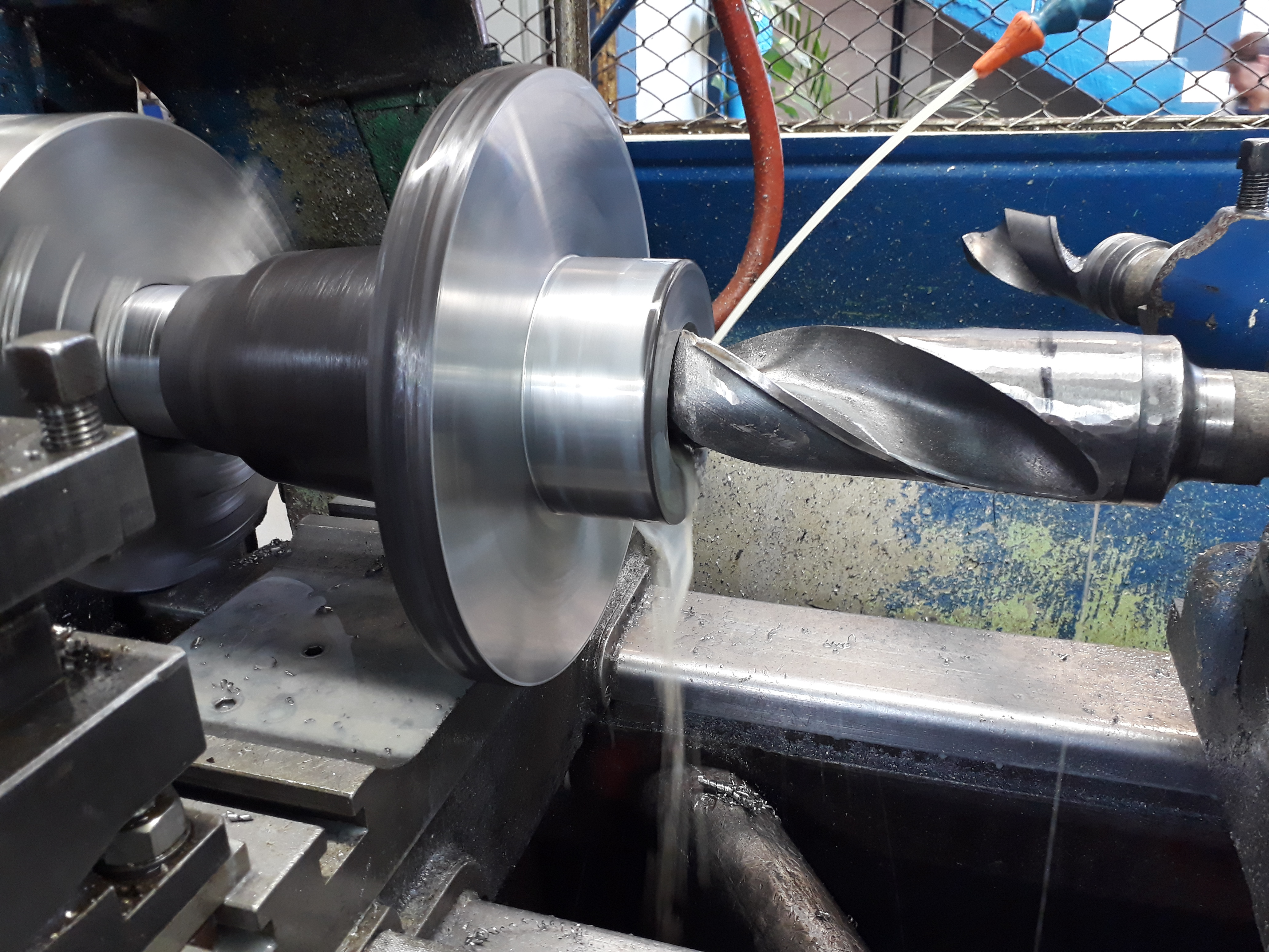 Pieza fundida grande torneada