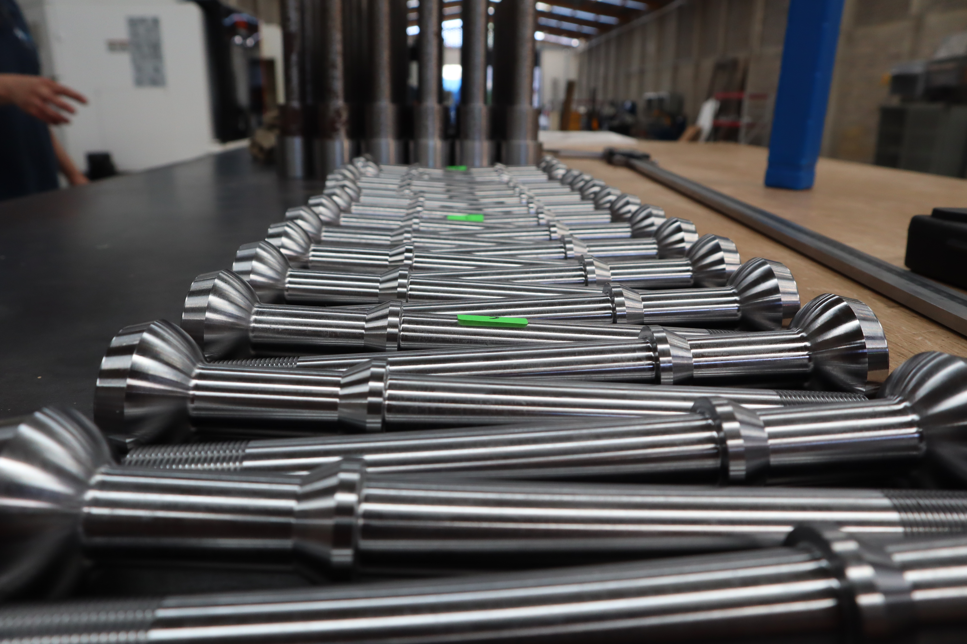 Ejes metálicos de precisión maquinados con torno CNC